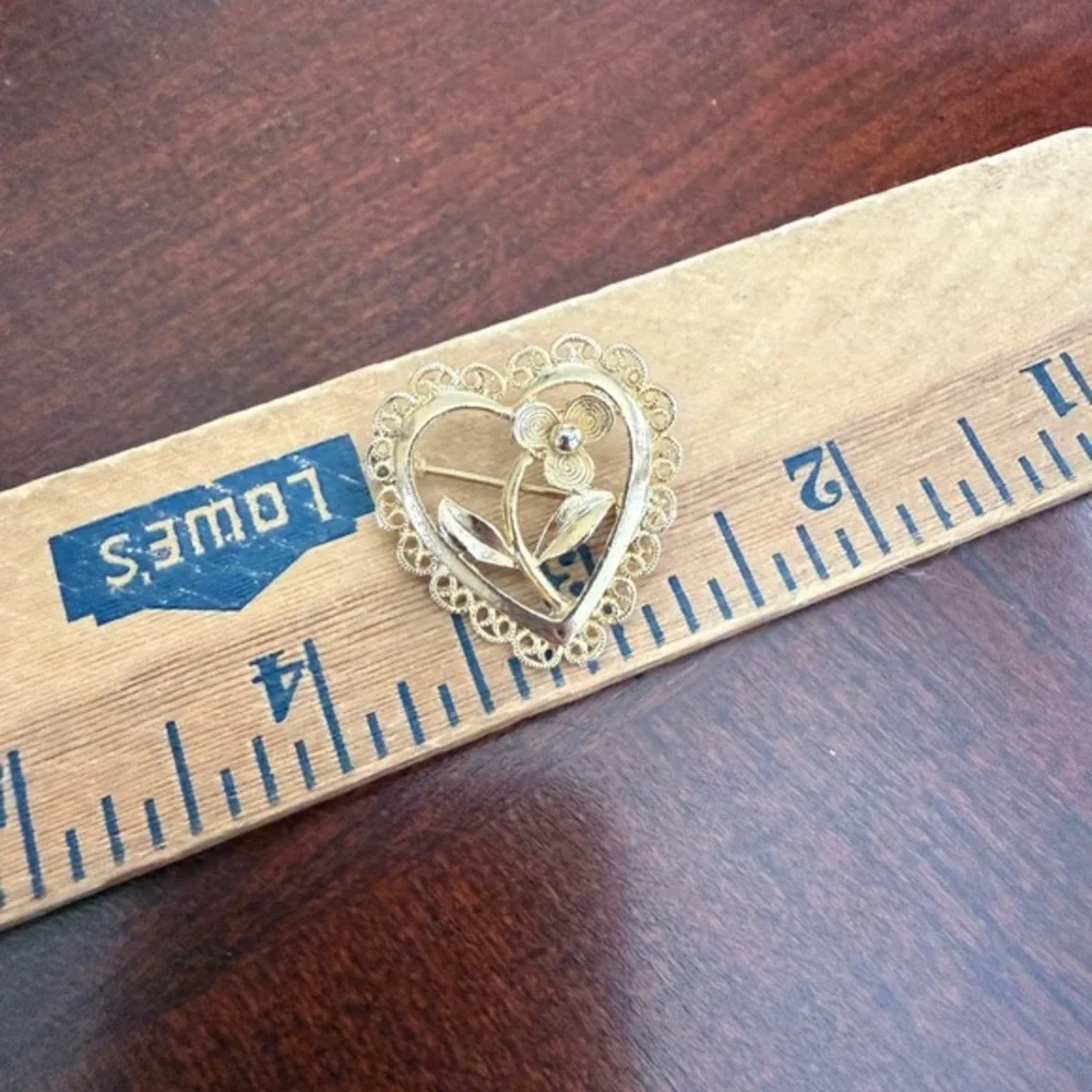 Vintage Heart Gold Tone brooch